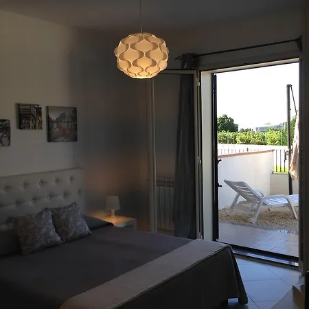 לינה וארוחת בוקר La Stella Di Naxos 3*